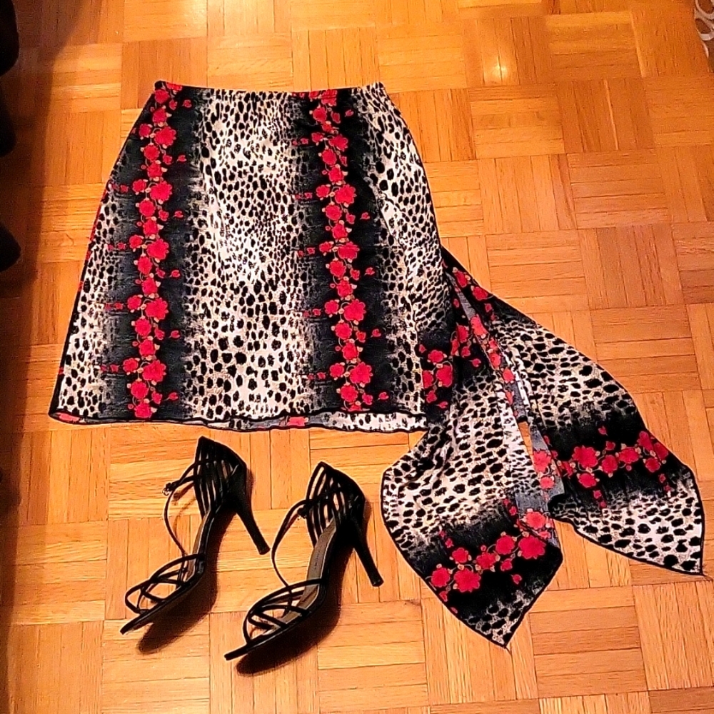 Unique Asymmetric Hem Leopard & Rose Stretch Midi-Skirt, M/L